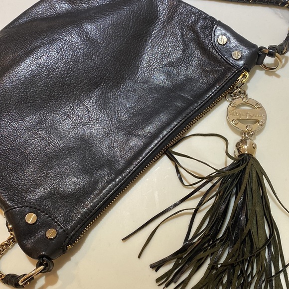 Black leather purse with tassel and gold detail - Picture 3 of 9